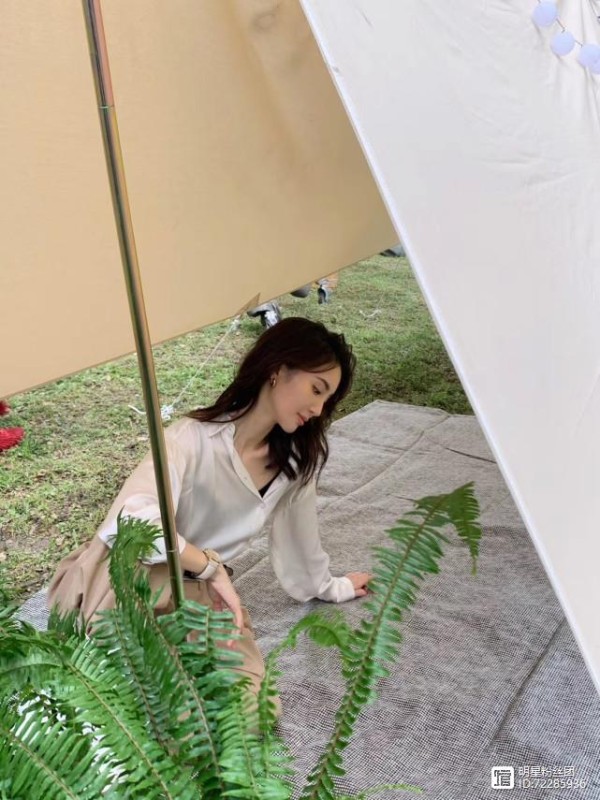 她在娱乐圈的发展不错，为什么总有人说她拿恋情博热度