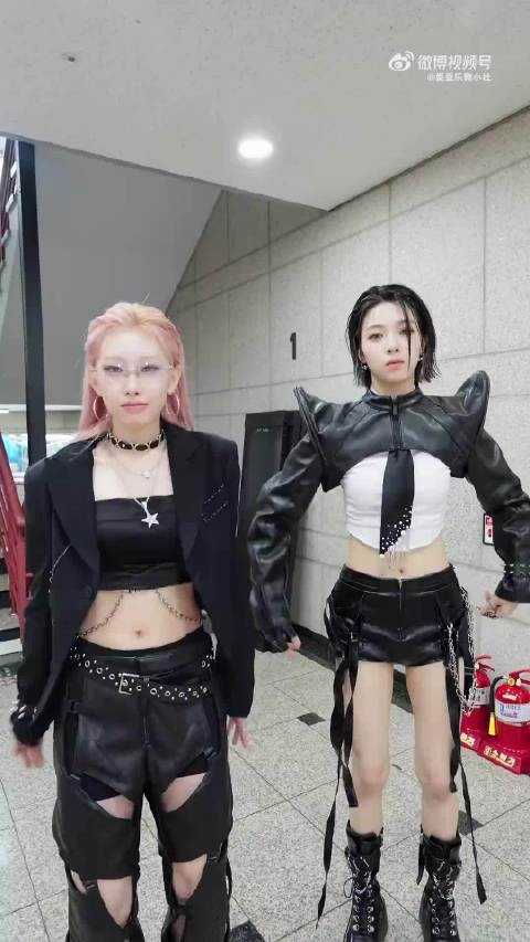 R.E.D刘婷秀&李雨林cha了《here》 期待今晚舞台啦!
