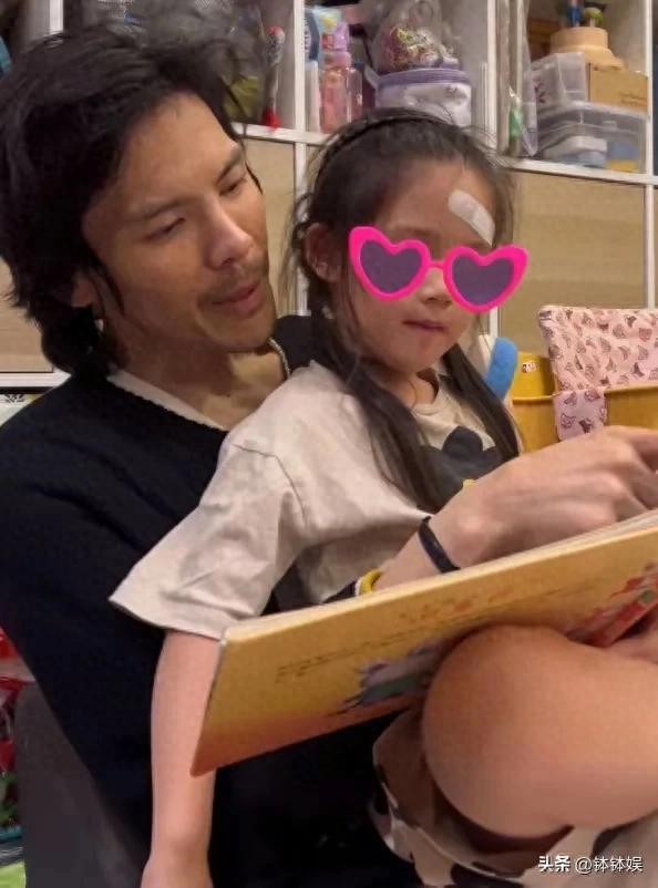 向佐儿子过3岁生日，郭碧婷素颜出镜好美，肉弟扎长头发长相秀气