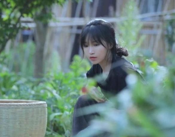 视频中李子柒像仙女，她的生活照竟被助理公开？网友看到后惊呆了