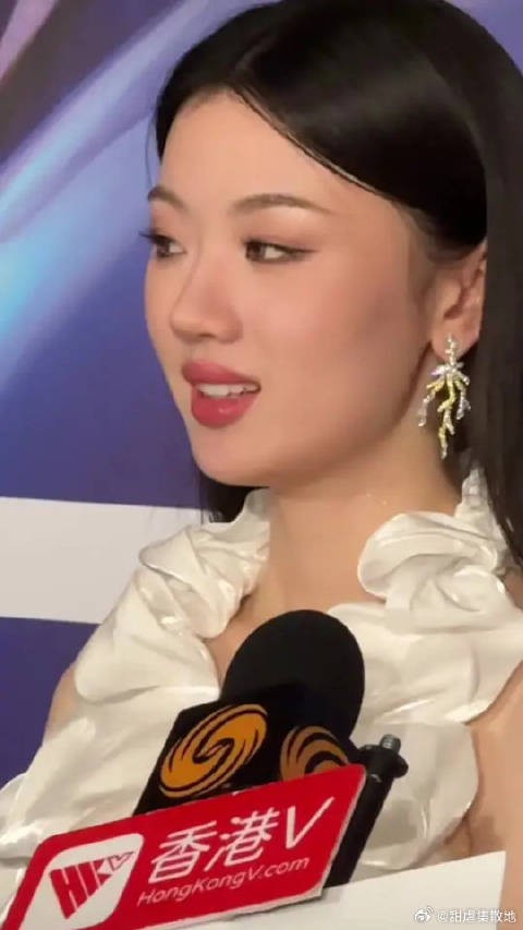 单依纯现场清唱《纯妹妹》啊啊啊啊豪庭!