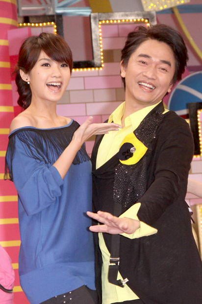 杨丞琳回“娘家”和吴宗宪叙旧