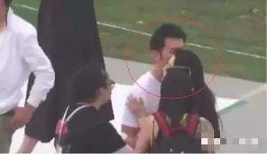 对明星夫妻或者情侣来说，去对方剧组探班时是一件很幸福的事吧！
