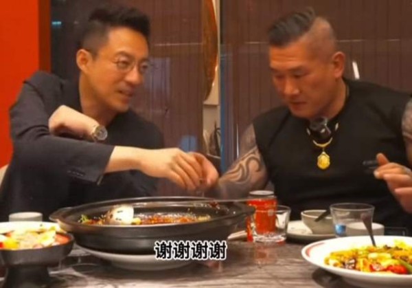 汪小菲言谈举止很圈粉，随后被爆料群聊信息，马筱梅出面维护老公