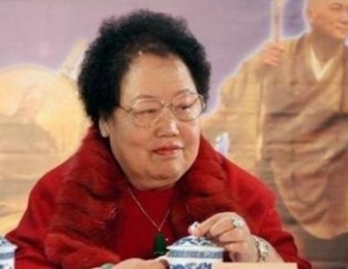 陈丽华年轻时照片流出,端庄美丽引人关注