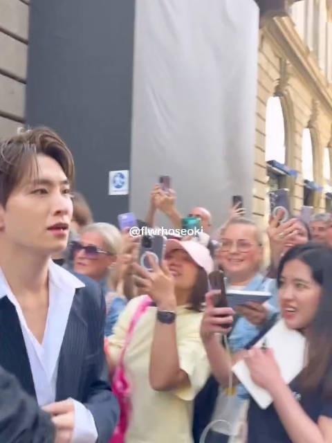 250618 @333崔荣宰333 LuisaViaRoma x EENK 佛罗伦萨 好帅好帅 logo