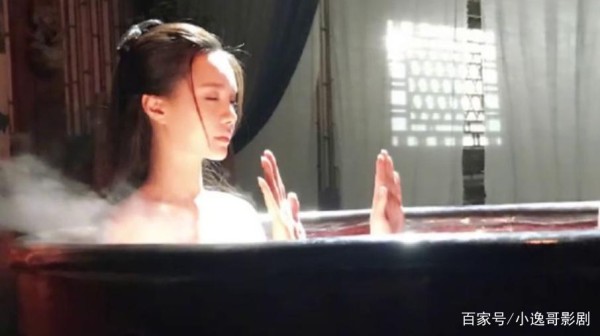 剧中“洗澡戏”是怎么拍的？看到幕后花絮后，原来被骗了这么多年
