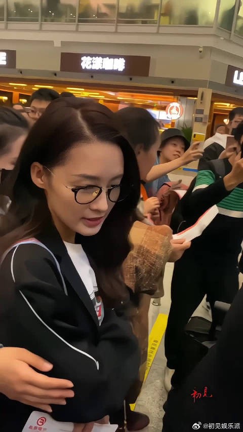 李沁赶不上飞机插队跑了