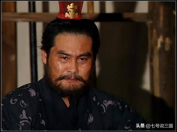 演义中，能在吕布手下支撑100回合的猛将，只有6人，许褚文丑不行