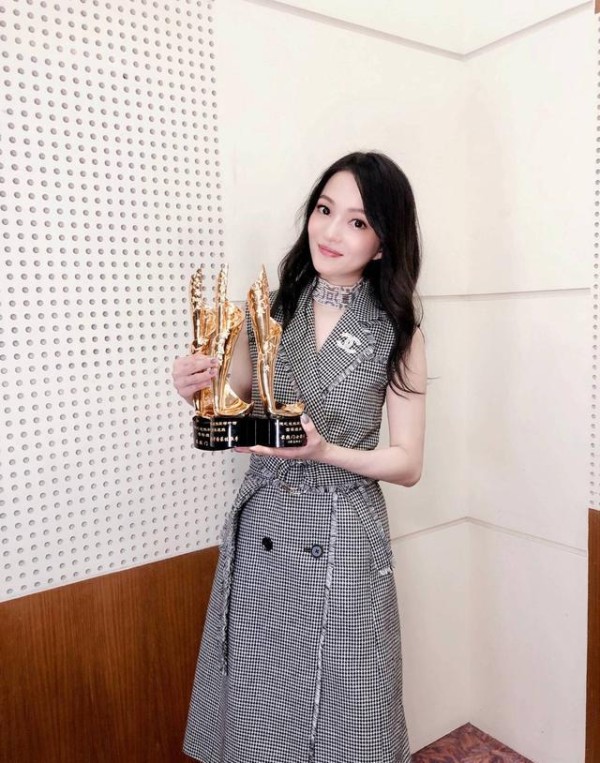 娱乐圈声音最好听的10位女演员！郑爽热巴上榜，第一名犹如天籁！