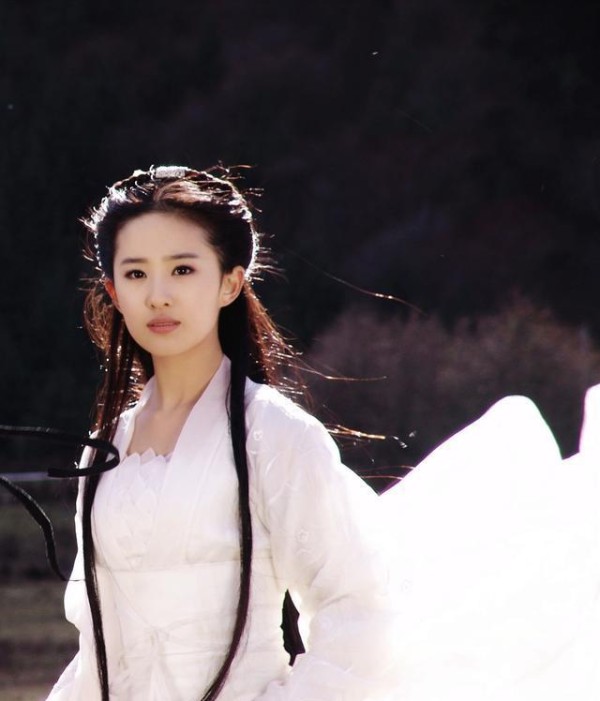 娱乐圈声音最好听的10位女演员！郑爽热巴上榜，第一名犹如天籁！