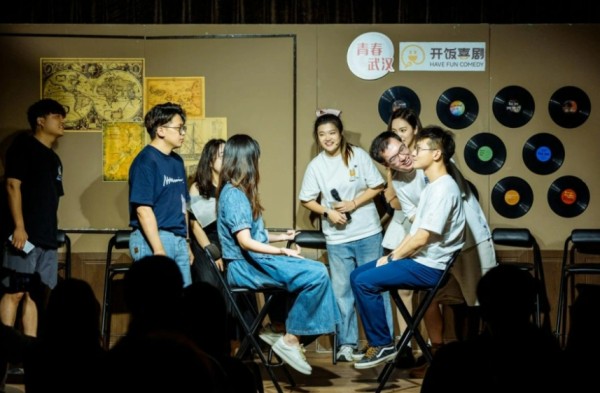 逗笑环节，嘉宾们各出奇招。图/青春武汉提供
