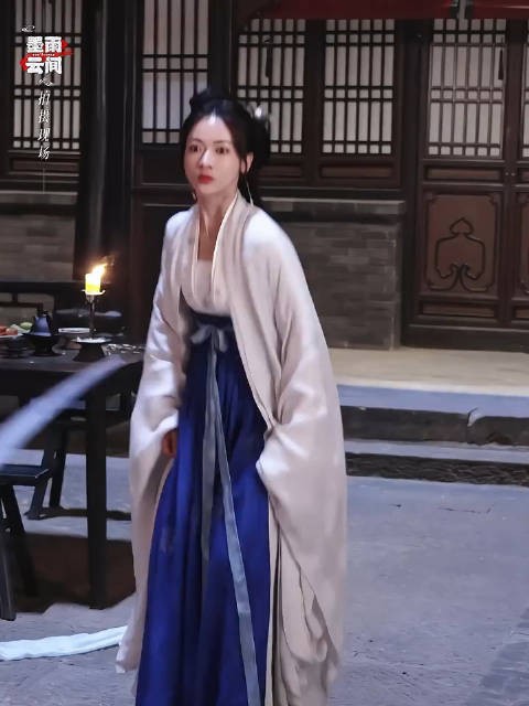 吴谨言非常享受和郝蕾的对话，两人的日常聊天也都是关于表演，聊戏、聊人物