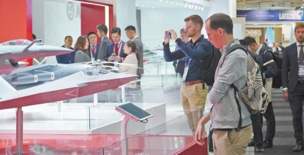 中国明星战机组团亮相巴黎航展 全谱系装备闪耀登场