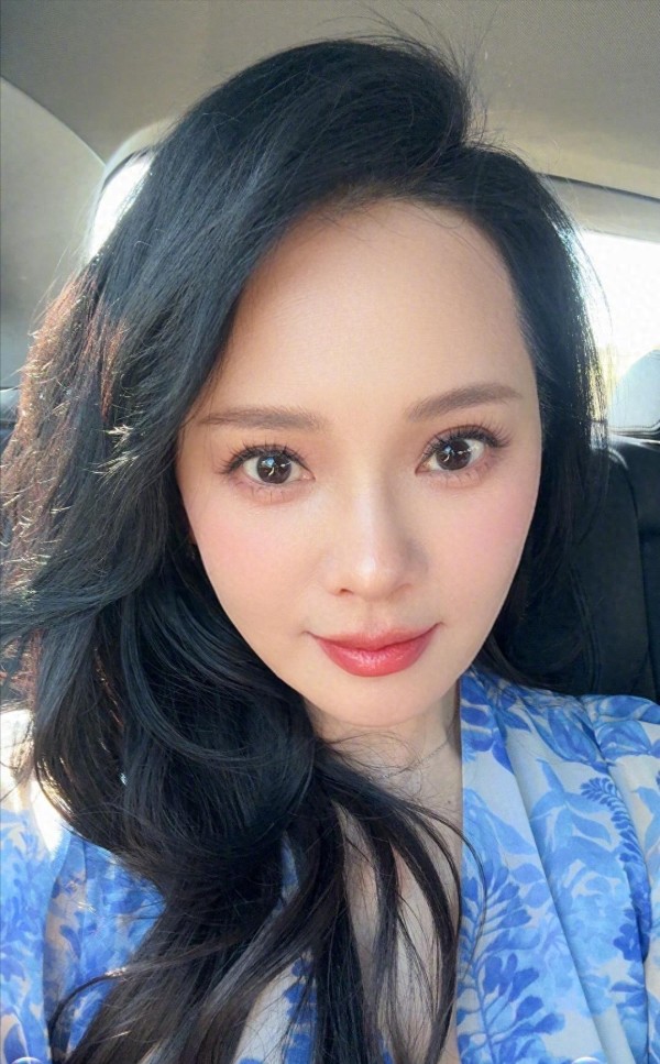 为啥明星妈妈凌晨怒怼？伊能静为幼童安全撕温柔滤镜