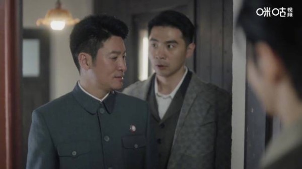 临危不乱默契满分，梁朔谢念慈联手开演，崔默又被狠狠套路了