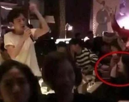 何炅和好友聚会照流出，角落中她竟正在抽烟，清纯形象是装的？