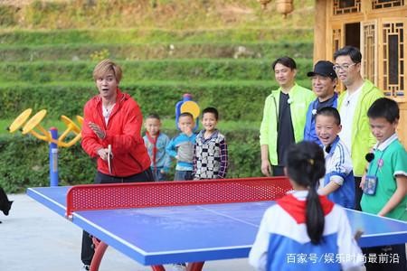 《极限挑战》聚焦留守儿童罗志祥为孩子们连线DaDa(哒哒英语)外教