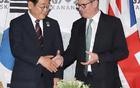 英首相误将翻译当韩总统握手，李在明全程围观