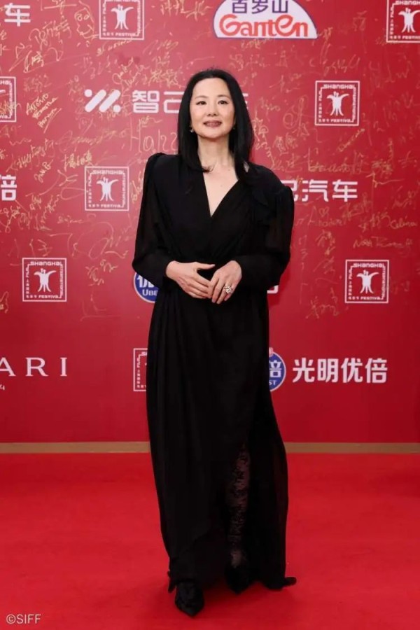 “不要把我的皱纹修掉”，演员咏梅谈人生困境：生活得简单些，有些焦虑自然就不存在了
