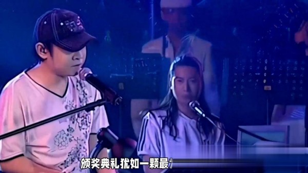 炫酷派对现场揭晓最佳男歌手获奖名单！