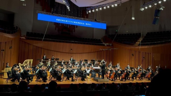南京声乐界的新星：与明星合作的葛老师