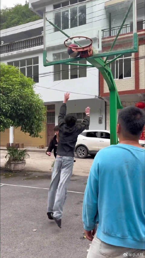 差一点点就摸到了