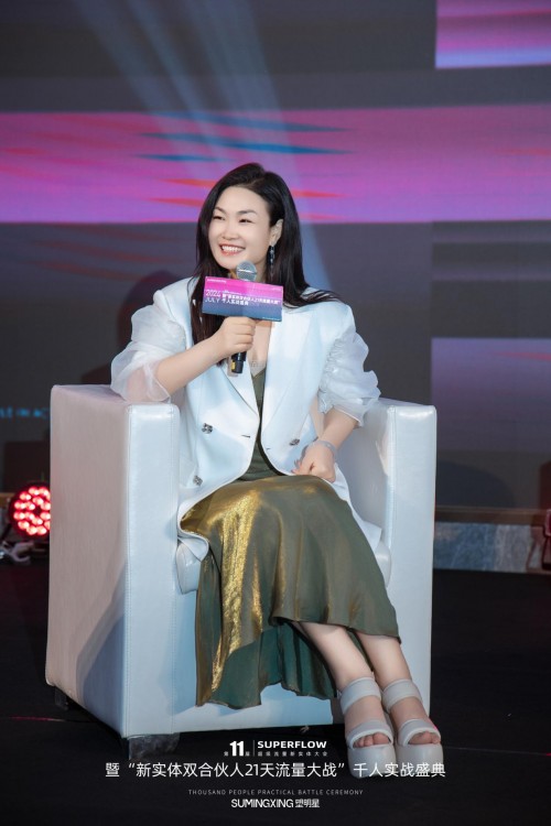 王菲：塑明星品牌的“逆袭女神”从全职宝妈到网红奇迹的传奇旅程