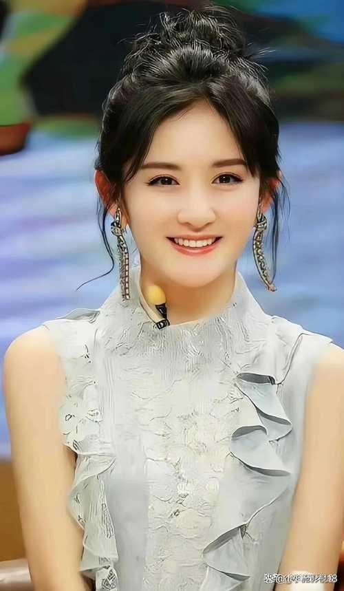 “谢娜娱乐八卦大揭秘：精彩图文带你领略她的多彩世界！”