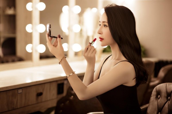 美妆品牌创始人贺冬冬倾囊私授，这套护肤指南请收好！
