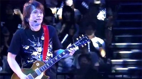 终于找到伍佰现场版《再度重相逢》，嗨翻全场，忍不住单曲循环！