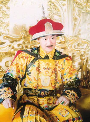 组图：荧屏古装剧大热 男星皇帝扮相各有千秋