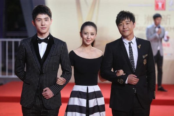 年纪轻轻就从演员变身导演的4大明星，个个才华横溢，你最看好谁