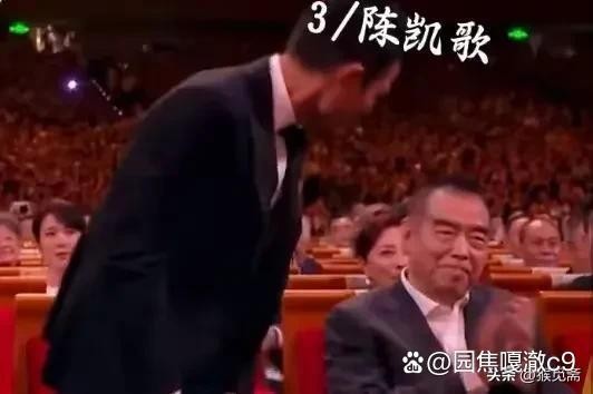 刘德华C位亮相颁奖典礼，谦逊姿态赢得满堂彩！