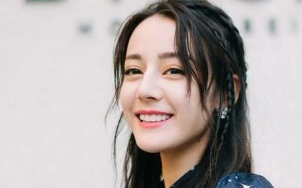 今年最受欢迎的六位女明星：杨颖垫底，杨幂第3，第1不是赵丽颖！