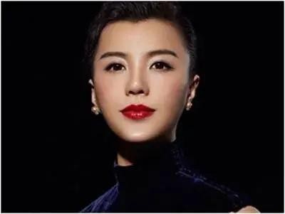 杨珊珊是一位杰出的钢琴艺术家和教育家