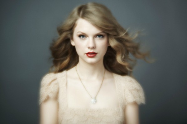 Taylor Swift 出道十周年音乐历程大回顾！