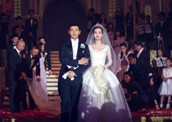 离婚2年，才看懂黄晓明的这盘“大棋”，原来金星真的没说错