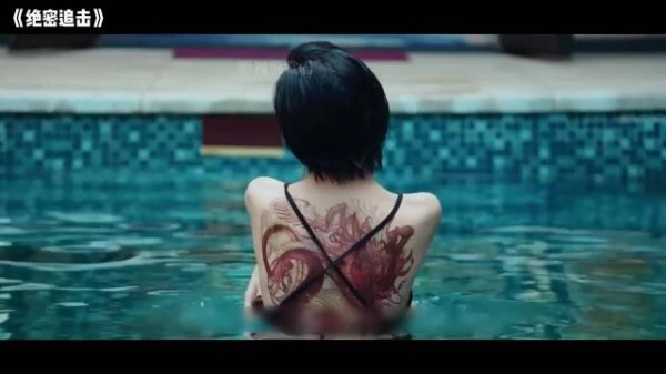 這是男人必看的一部電影，毒梟的魅力無人能及，連臥底都險些把持不住
