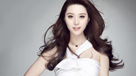 娱乐圈女明星的时尚搭配，不仅衣服时尚就连搭配的配件也很时尚！