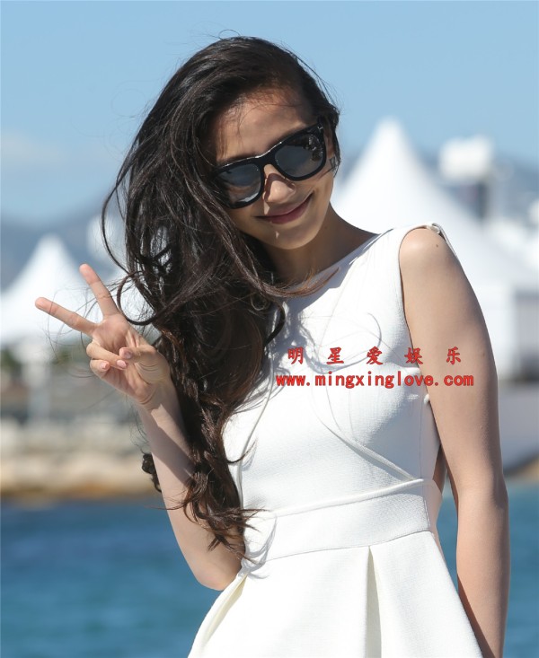 Angelababy为某杂志拍摄的时尚封面大片花絮照，时尚短裙大长腿，光脚高跟，放大可看清肌肤纹理，高清4K分辨率原图无修多图下载（至尊）