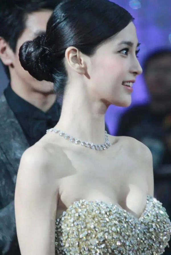 美女身材好气质佳，穿啥都好看