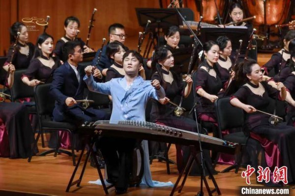 民族交响诗音乐会重构《春江花月夜》的古今对话