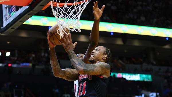全明星对决：NBA顶级球队上演激烈较量