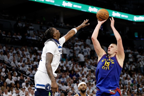 NBA明星对决：熊队与传奇球员的激情碰撞