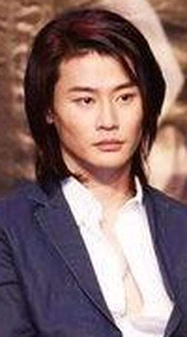从艺40年仅三线演员，小鲜肉出道就变一线_娱乐频道