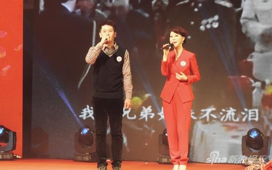 祖海与观众合唱