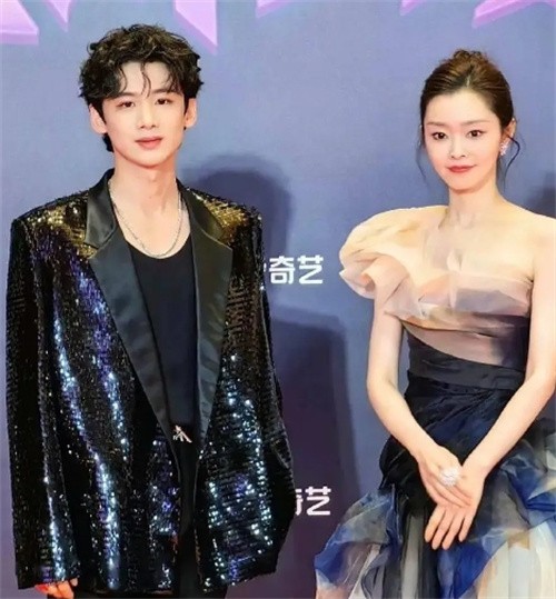 明星圈内八卦：炒作恋情、星二代进圈、整容风波、分手传闻、光明会揣测