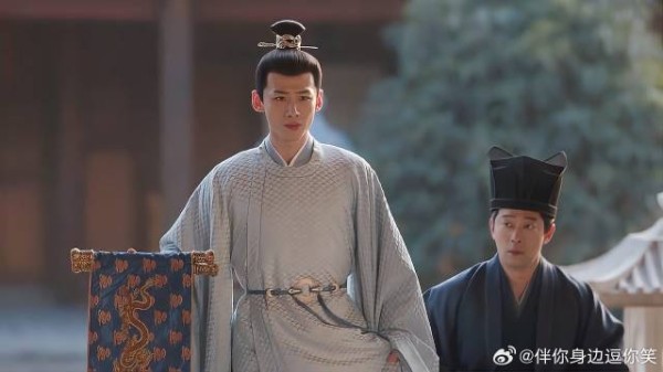 元英生病晕倒 闭府中请不了太医，不料下一秒开府