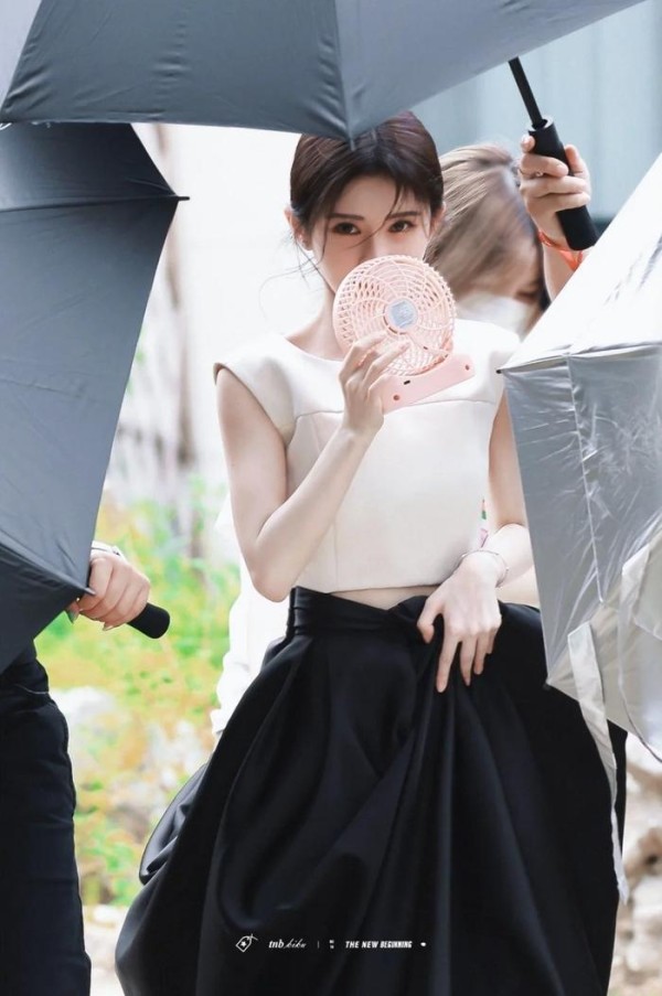 今天GLASS盛典女明星们造型来啦~你最喜欢谁的LOOK？